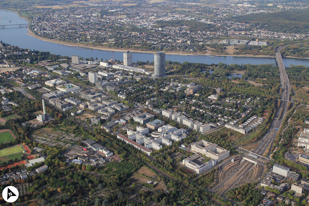 Luftbildaufnahme des Bonner Regierungsviertels mit Nordpfeil (2018).