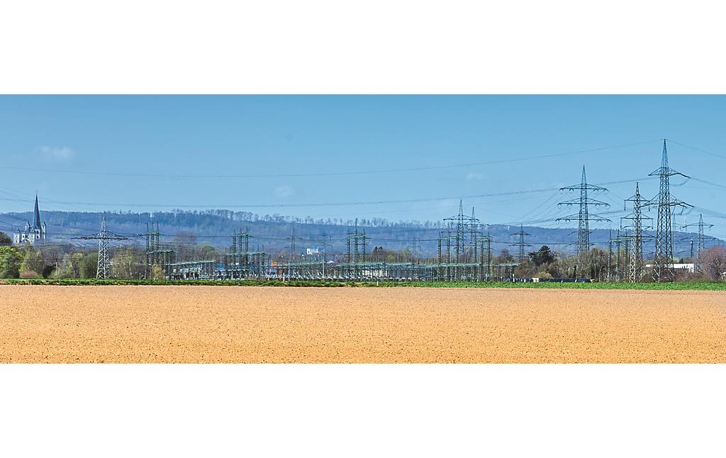 Umspannwerk Widdersdorf, Abtei Brauweiler und Glessener Höhe; Ausschnitt aus Panoramabild (2013)