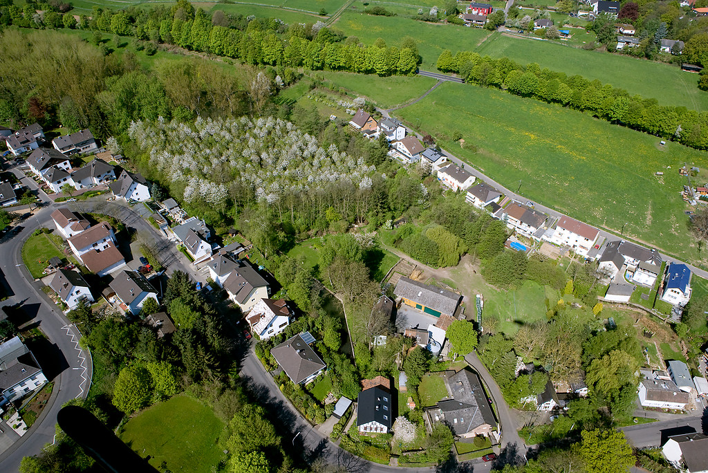 Luftbild der Bedorfer oder Bruchmühle an der Straßenabzweigung "Im Bruch", Villip (2009)