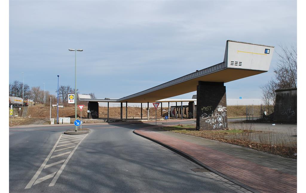 Tor 1 des ehemaligen Krupp Hüttenwerks Rheinhausen (2013)