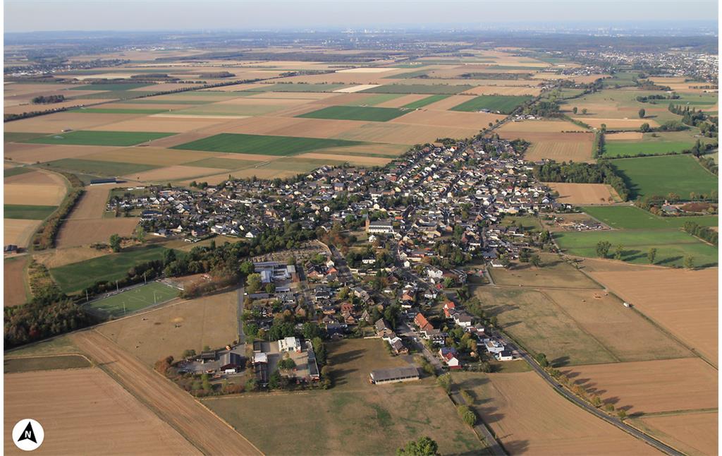 Luftbildaufnahme von Lommersum mit Nordpfeil (2018)