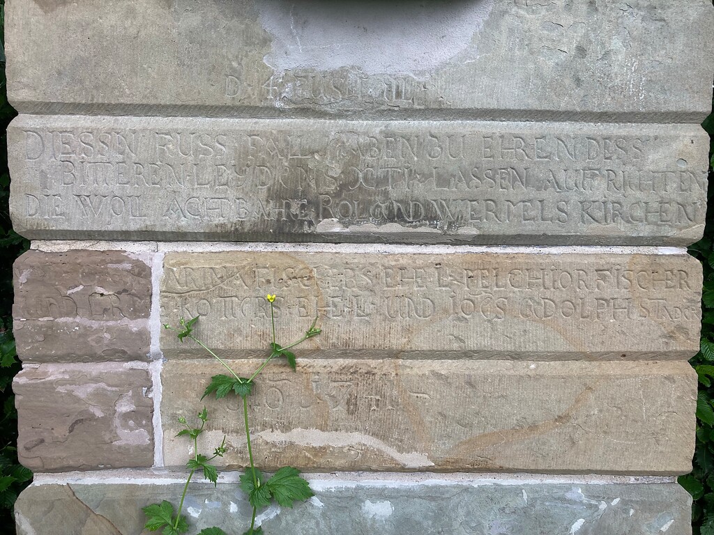 Inschrift auf der Station Nr. 4 des Fußfallwegs von Overath nach Marialinden (2021)