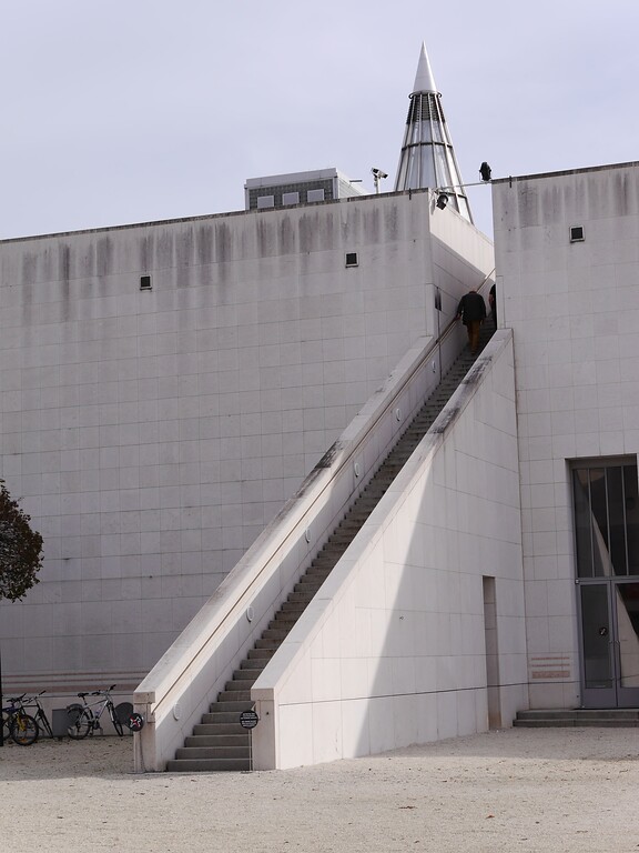 Außentreppe der Kunst- und Ausstellungshalle der Bundesrepublik Deutschland (2014)