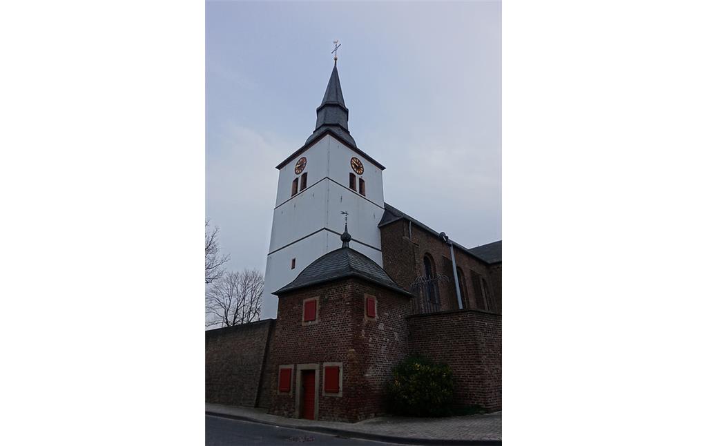 Katholische KircheSankt Pantaleon und Wachhaus in Erftstadt-Erp (2018)