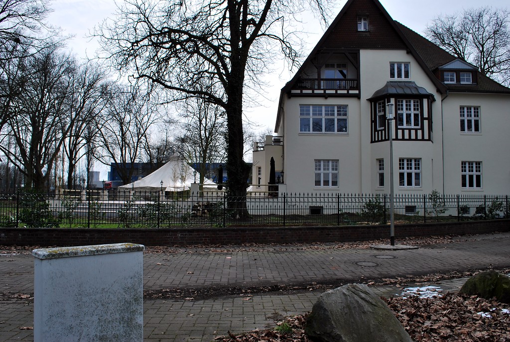 Direktorenvilla in der Siedlung Bliersheim in Duisburg-Rheinhausen (2013)