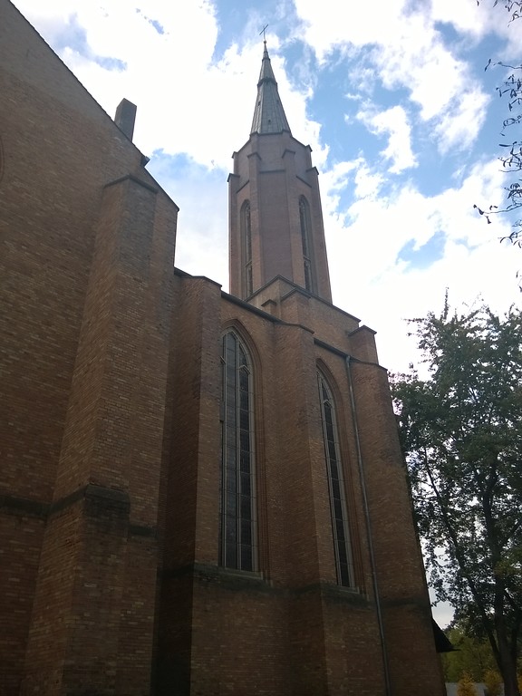 Kreuzkirche mit Turm in Bonn (2014)