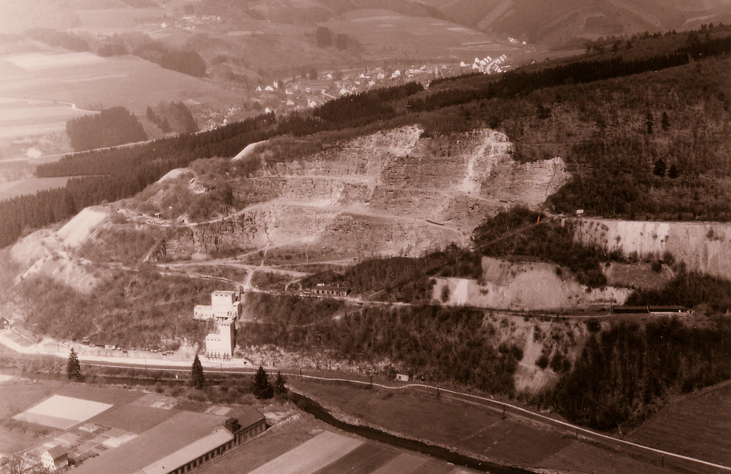 Luftbild des Steinbruchs Weihershagen (1958).