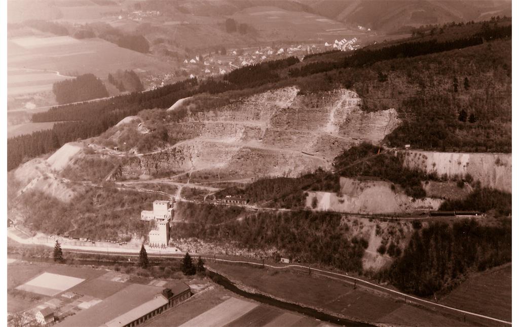 Luftbild des Steinbruchs Weihershagen (1958).