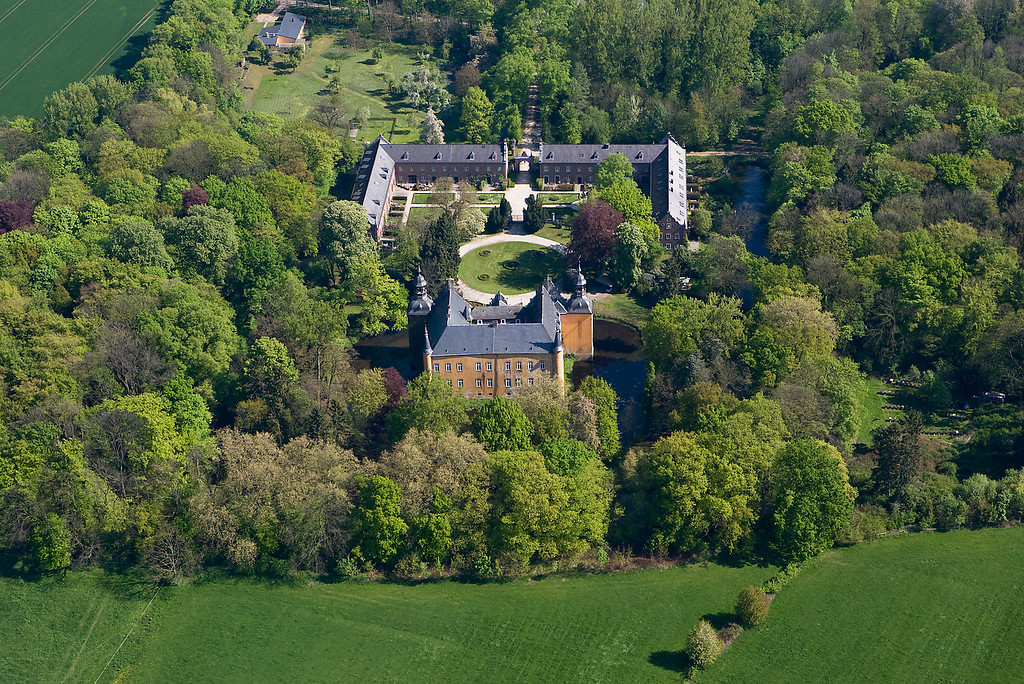 Luftbild von Schloss Frens, Bergheim (2009)