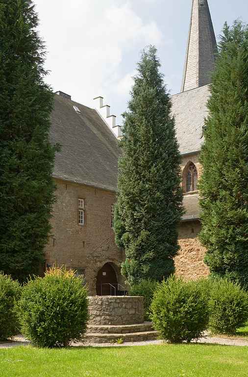 Langerwehe-Wenau, Kloster Wenau mit Pfarrkirche St. Katharina (2009).