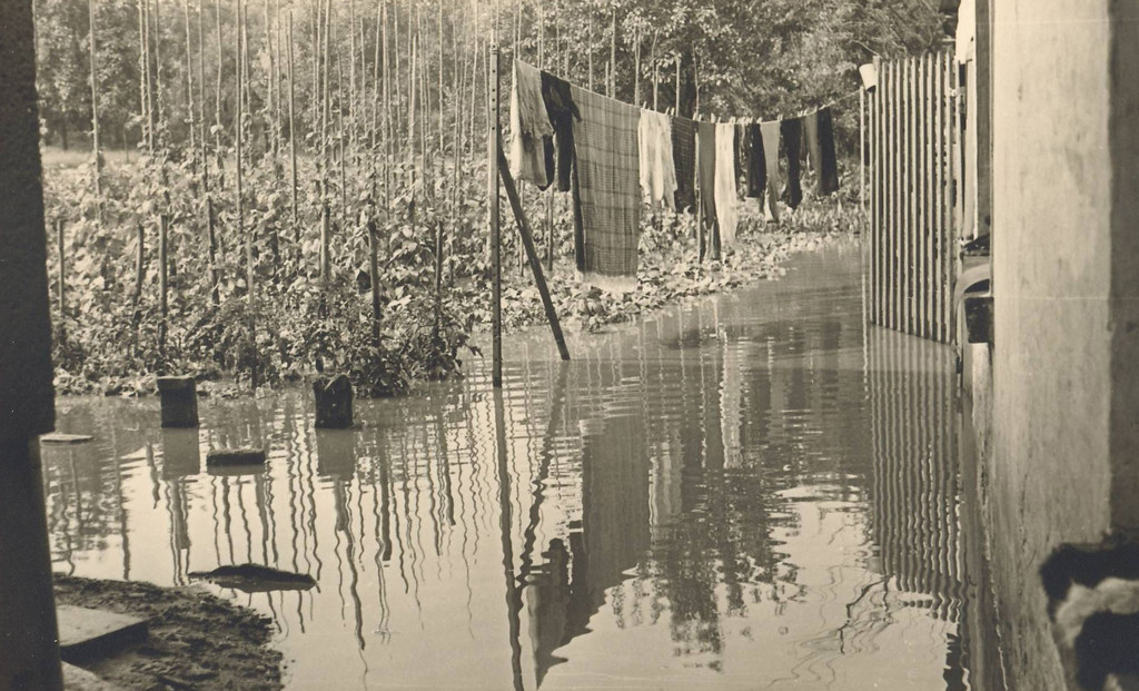 Abbildung 4: Überschwemmung am Sintherner Bach  nach einem Hochwasser im Juli 1958 (2008)