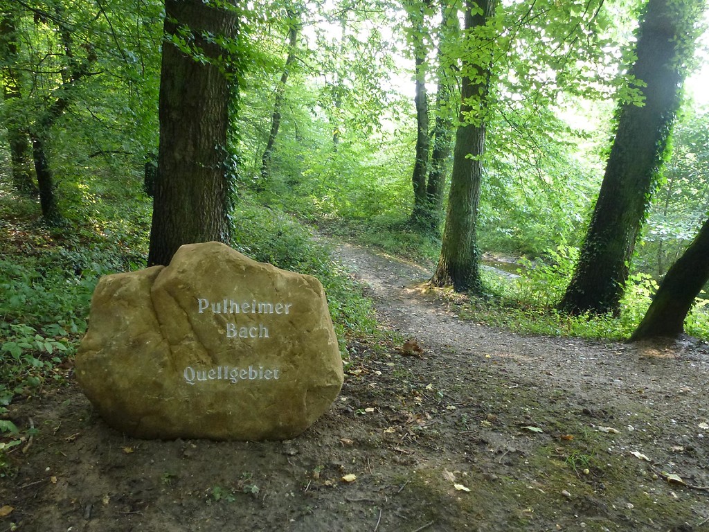 Abbildung 2: Hinweis auf das Quellgebiet Pulheimer Bach am Zugang ins Naturschutzgebiet (2011)