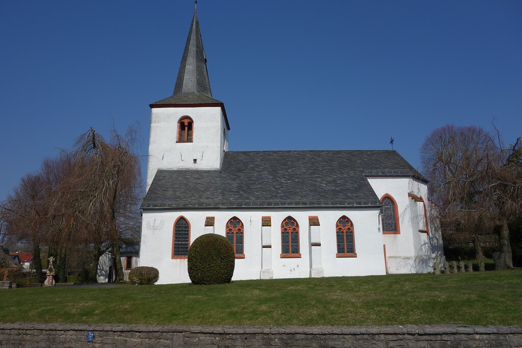 gotische Kirche St. Philippus und Jakobus in Blankenheim-Lommersorf (2020)
