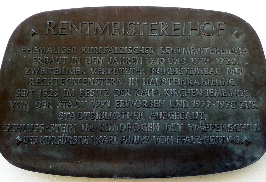 Inschriftentafel am Rentmeistereihof der Kurpfälzer in Bad Neuenahr (2015)