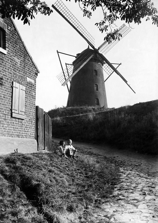 Stommelner Windmühle mit Segeltuchbespannung 1933