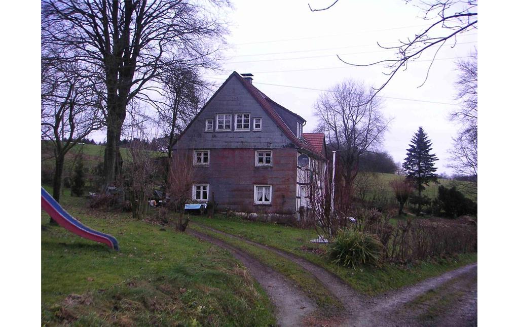 Fachwerkgebäude an historischem, bereits 1828 kartographisch verzeichnetem Standort in Oberfeckinghausen (2007)