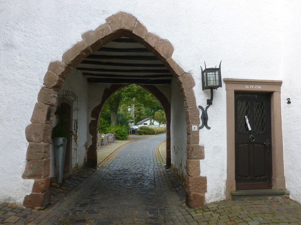 Durchfahrt Burgbering in Kronenburg (2014)