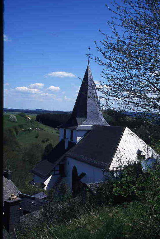 Katholische Pfarrkirche Sankt Johann Baptist in Kronenburg (Dahlem)