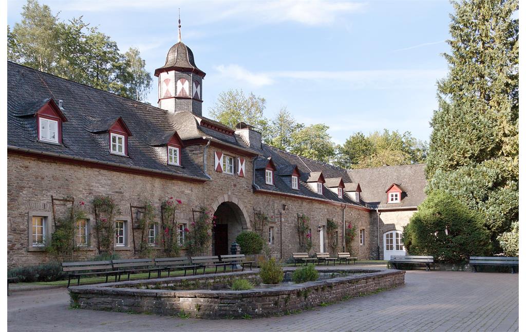 Lindlar-Oberheiligenhoven, Schloss Heiligenhoven, Heiligenhoven 1