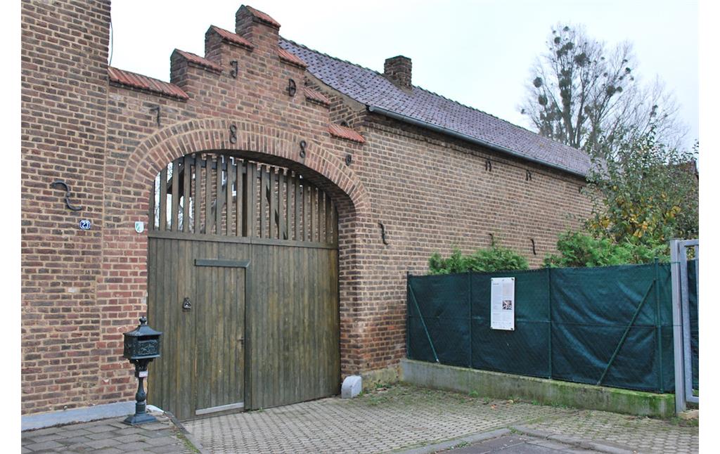 Eingangstor zur Paffendorfer Mühle mit Inschrift JD 188 , die letzte Jahresziffer fehlt (2015).