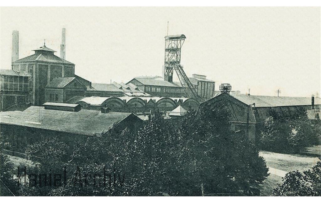 Das Steinkohlenbergwerk Rheinpreußen Schacht I und II in Homberg auf einer Postkarte von vor 1895.