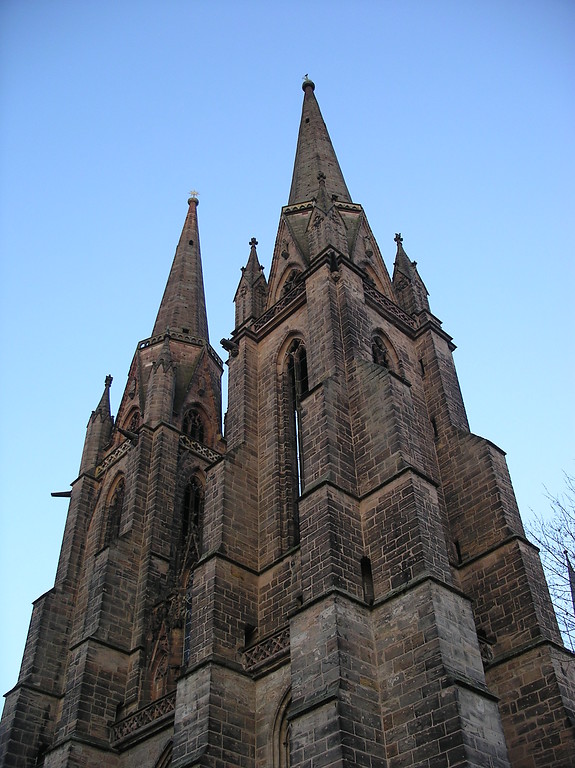 Außenansicht der Elisabethkirche in Marburg (2004)