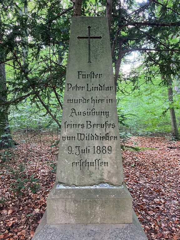 Denkmal für Förster Lindlar im Saaler Mühlenwald (2020)