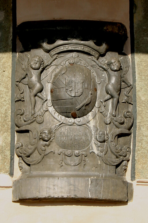 Wappenstein am Außentor der Burg Runkel (2009)
