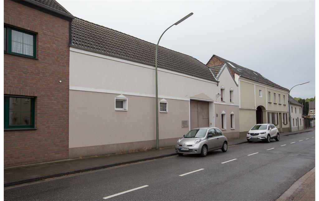 Vierseitige Hofanlage mit Wohnhaus, überbauter Tordurchfahrt und Scheune  Borschemicher Straße 8 in Erkelenz-Keyenberg (2021)