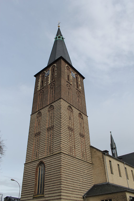 Katholische Pfarrkirche Sankt Martinus in Kerpen (2017).