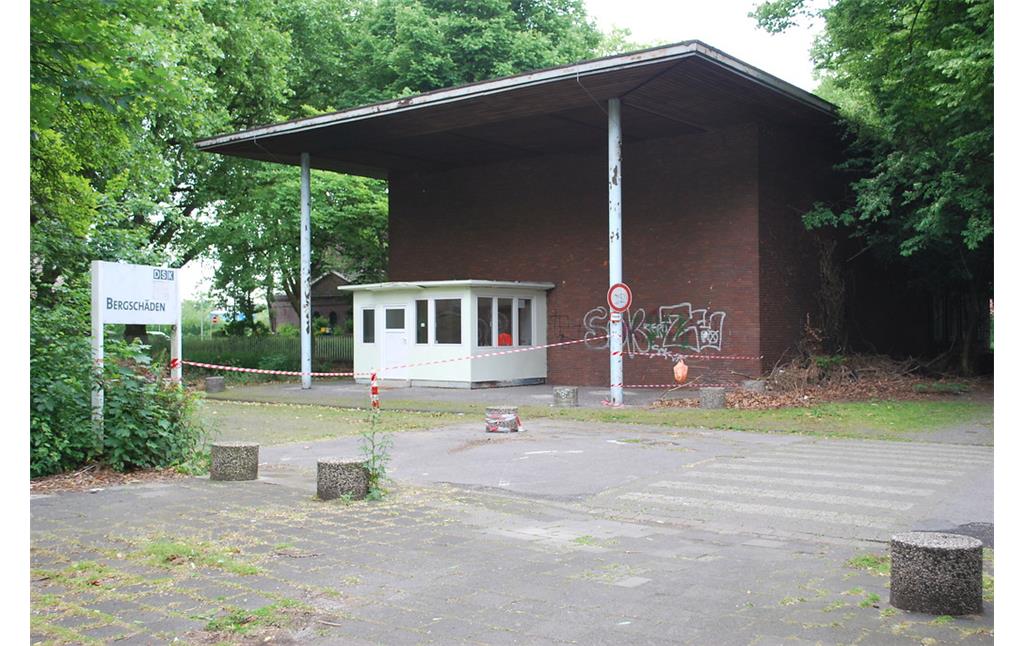 Das Pförtnerhäuschen am Eingang zur Verwaltung der Zeche Rheinpreußen I/II (2015).