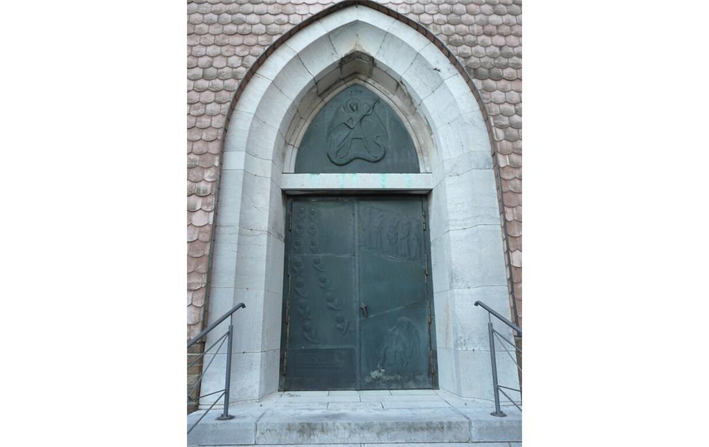 Bild 13: Eingangspforte der Pfarrkirche St. Josef in Vossenack (2012).