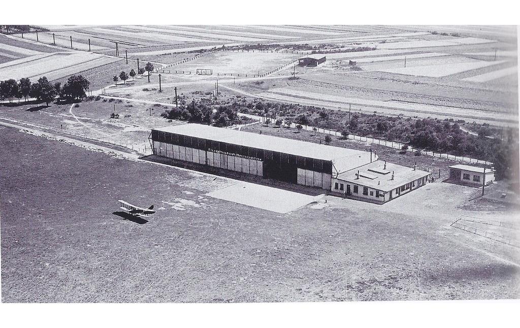 Luftbild der Flugzeughalle des Flugplatzes Hangelar 1917