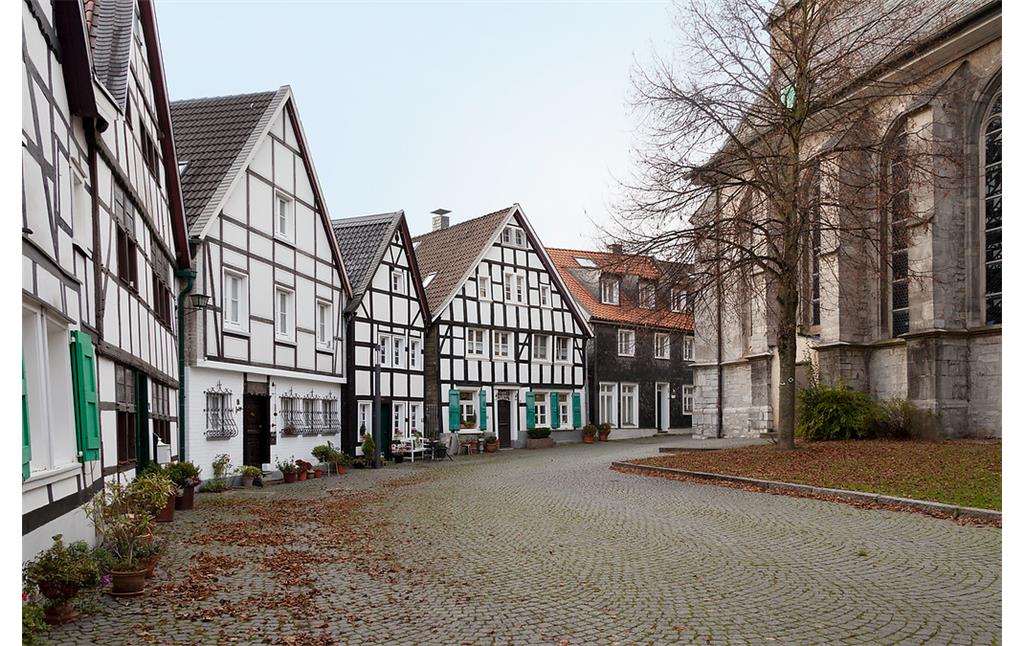 Wülfrath, Kirchplatz, Häuser Nr. 10 - 14 und 18 (2016)