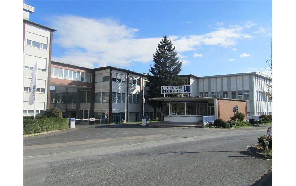 Verwaltungs- und Pförtnergebäude der Deutsche Steinzeug-Werke in Witterschlick (2014)