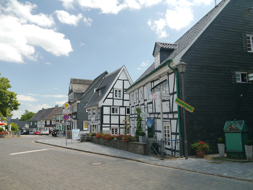 Wohn- und Geschäftshäuser Am Markt in Witzhelden (2015)