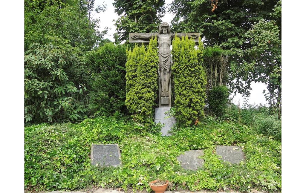 Historischer Friedhof in der Parkanlage des ehemaligen Klosters St. Bernardin in Sonsbeck-Hamb (2017)