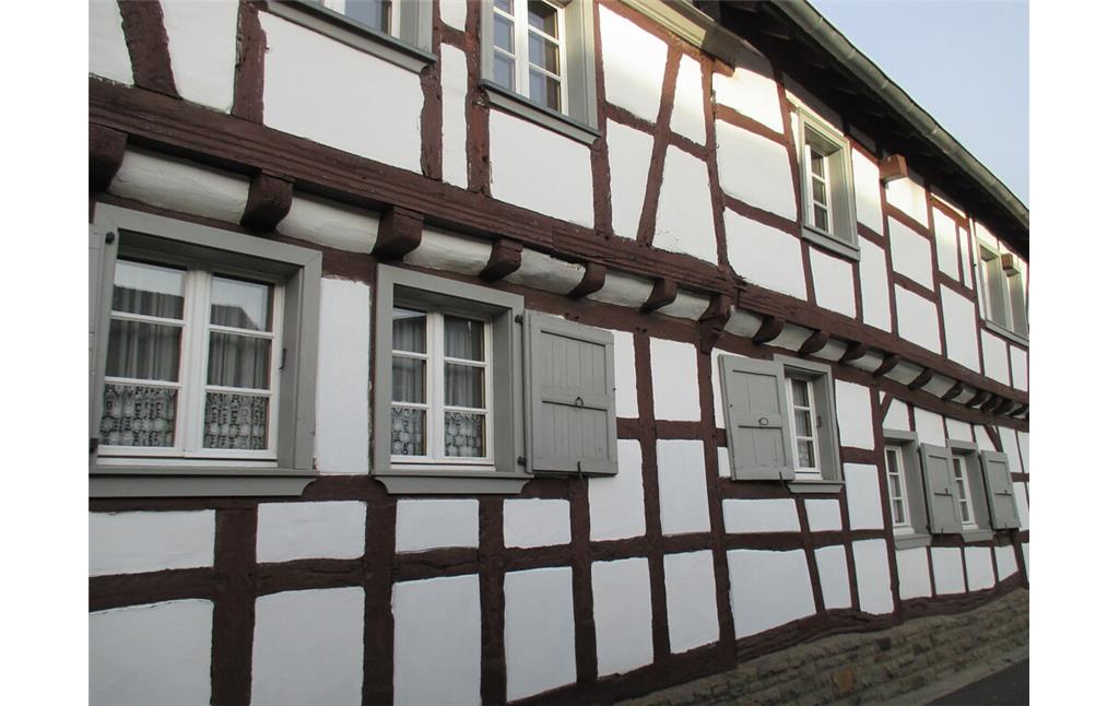 Fachwerkhaus mit auskragendem Obergeschoss in Iversheim (2014)