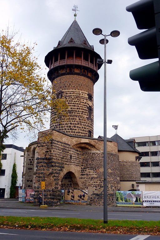 Ulrepforte in Köln in der Seitenansicht