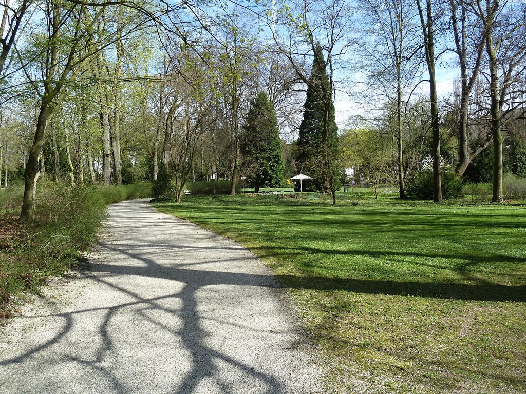 Baumgruppen und Rasenflächen im Kurpark Bad Neuenahr (2013)