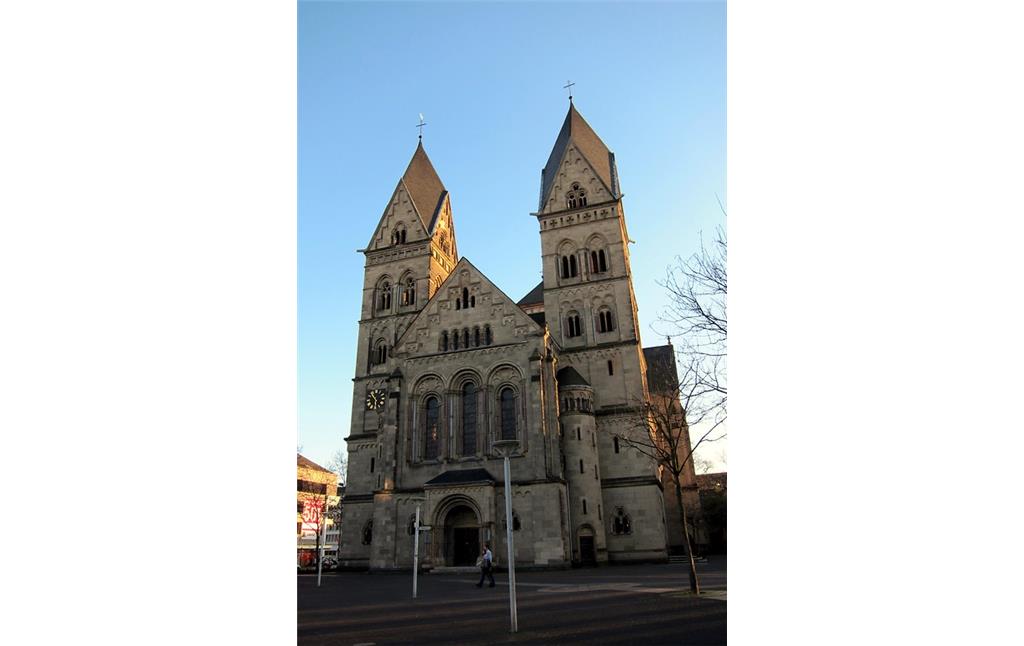 Herz-Jesu-Kirche in Koblenz, Ansicht von Norden (2014)