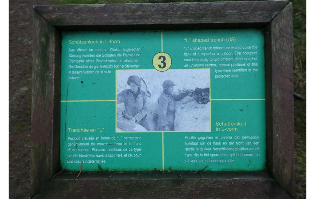 Bild 7: Informationstafel 3 zum Schützenloch bei Hasselpath. Insgesamt umfasst der dortige Rundweg neun Stationen (2019).