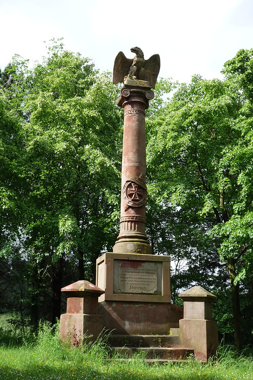 Kriegerdenkmal von 1887 oberhalb von Bürvenich (2016).