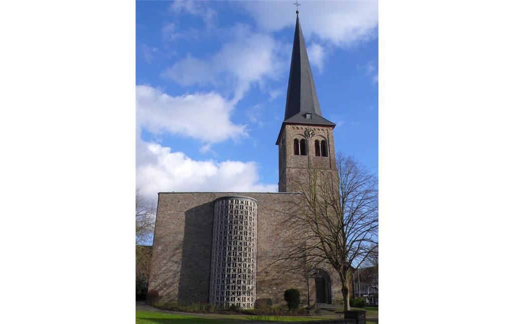 Katholische Pfarrkirche St. Walburga in Overath (2007)
