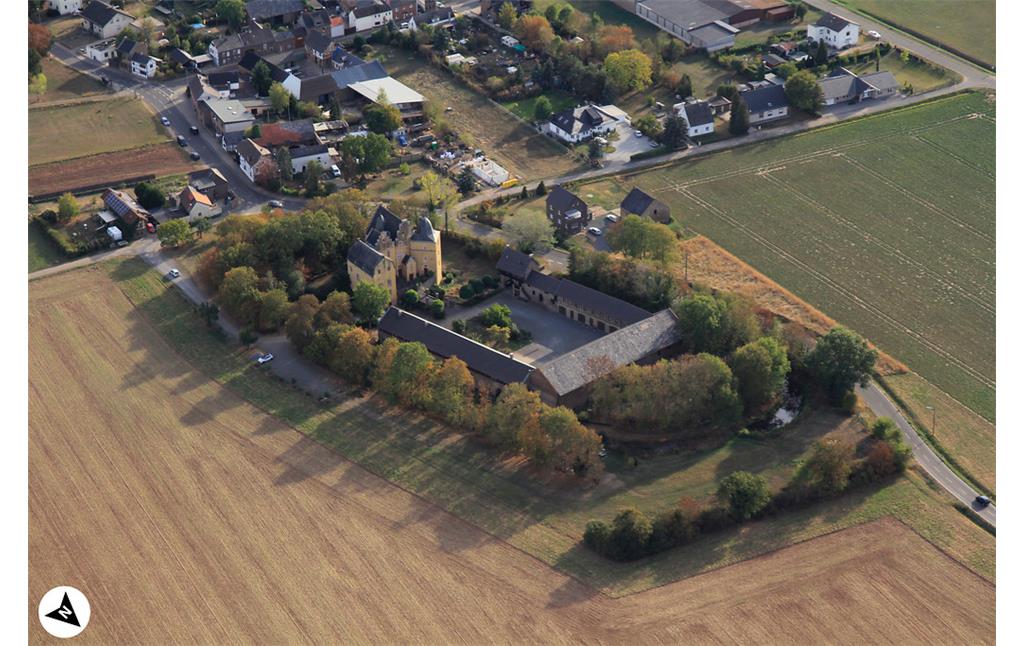 Luftbildaufnahme von der Burg Bodenheim mit Nordpfeil (2018)