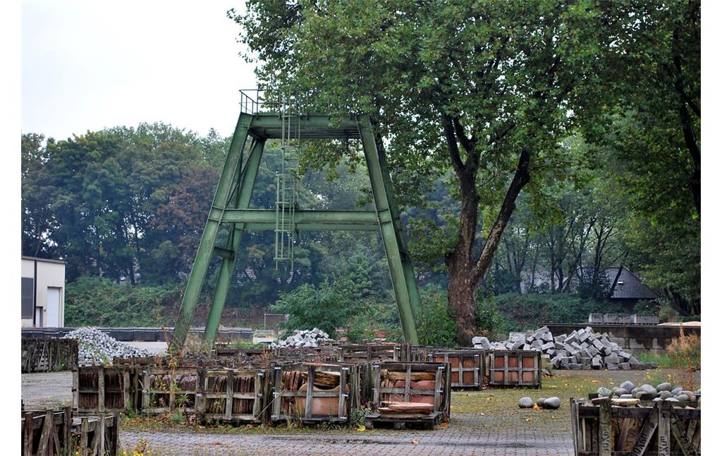 Stumpf des Fördergerüstes der Zeche Wehofen 1/2, Duisburg-Wehofen (2012)