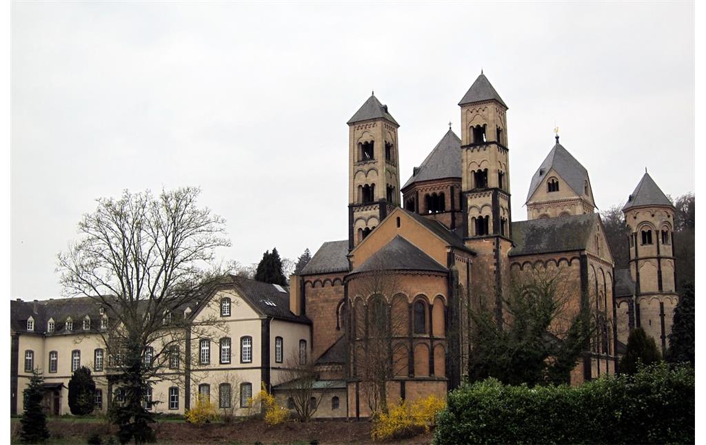 Ostansicht der Abteikirche von Maria Laach (2013)