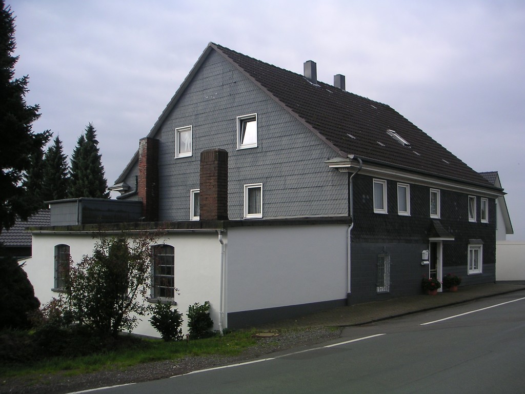 Verschiefertes Wohnhaus mit ehemaliger Backstube in Dreibäumen (2007)