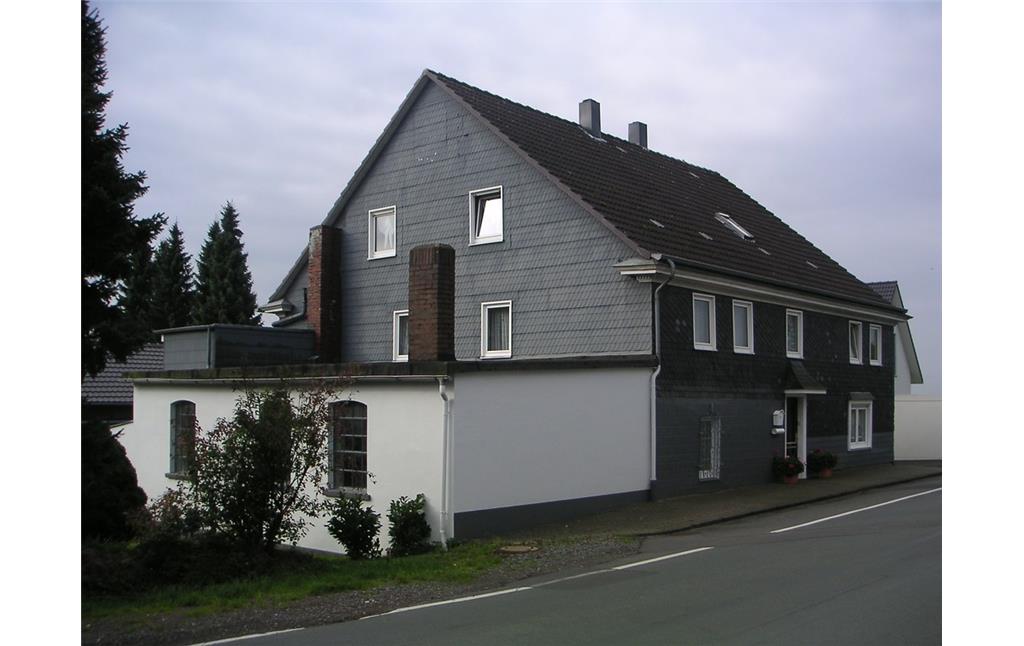 Verschiefertes Wohnhaus mit ehemaliger Backstube in Dreibäumen (2007)