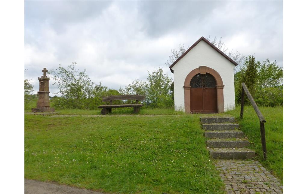 Schutzengelkapelle und Wegekreuz am Mühlenberg Ahrhütte (2014)